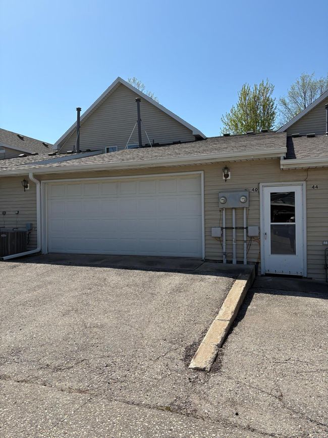garage driveway access and back door access | Image 46