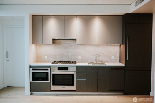 2007-2510 6th Ave, Seattle, WA, 98121 | Card Image