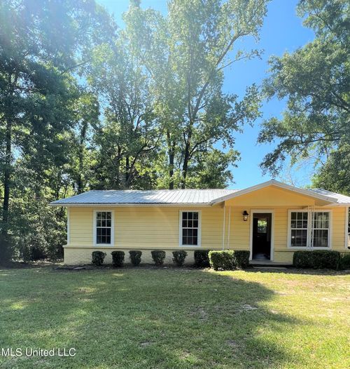 902 College Ave W, Wiggins, MS, 39577-3002 | Card Image