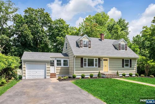 19 Sweetwood Ct, West Caldwell, NJ, 07006-7708 | Card Image