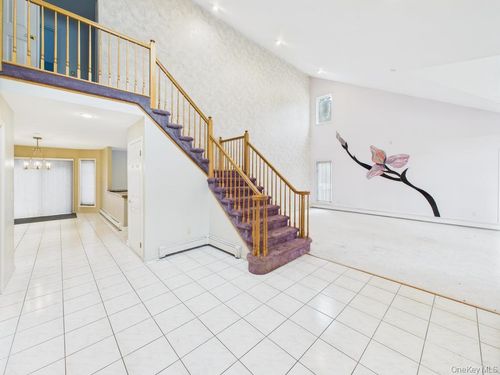 10 Cori Ln, Bohemia, NY, 11716-3411 | Card Image