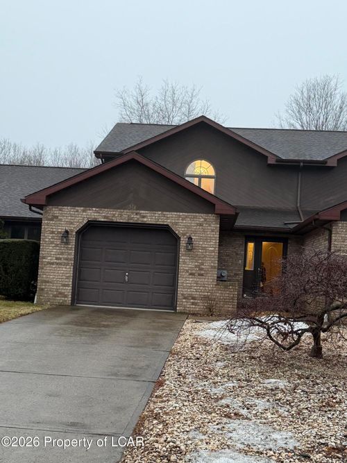 1512 Poolside Dr, Hazle Township, PA, 18202-9393 | Card Image