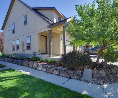2813 Sw Indian Cir, Redmond, OR, 97756-5511 | Card Image