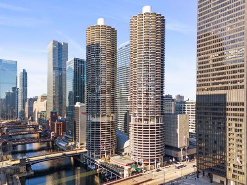 apt-3235-300 N State St, Chicago, IL, 60654-3030 | Card Image