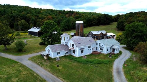 957 Pleasant Valley Rd, Benson, VT, 05743-9235 | Card Image