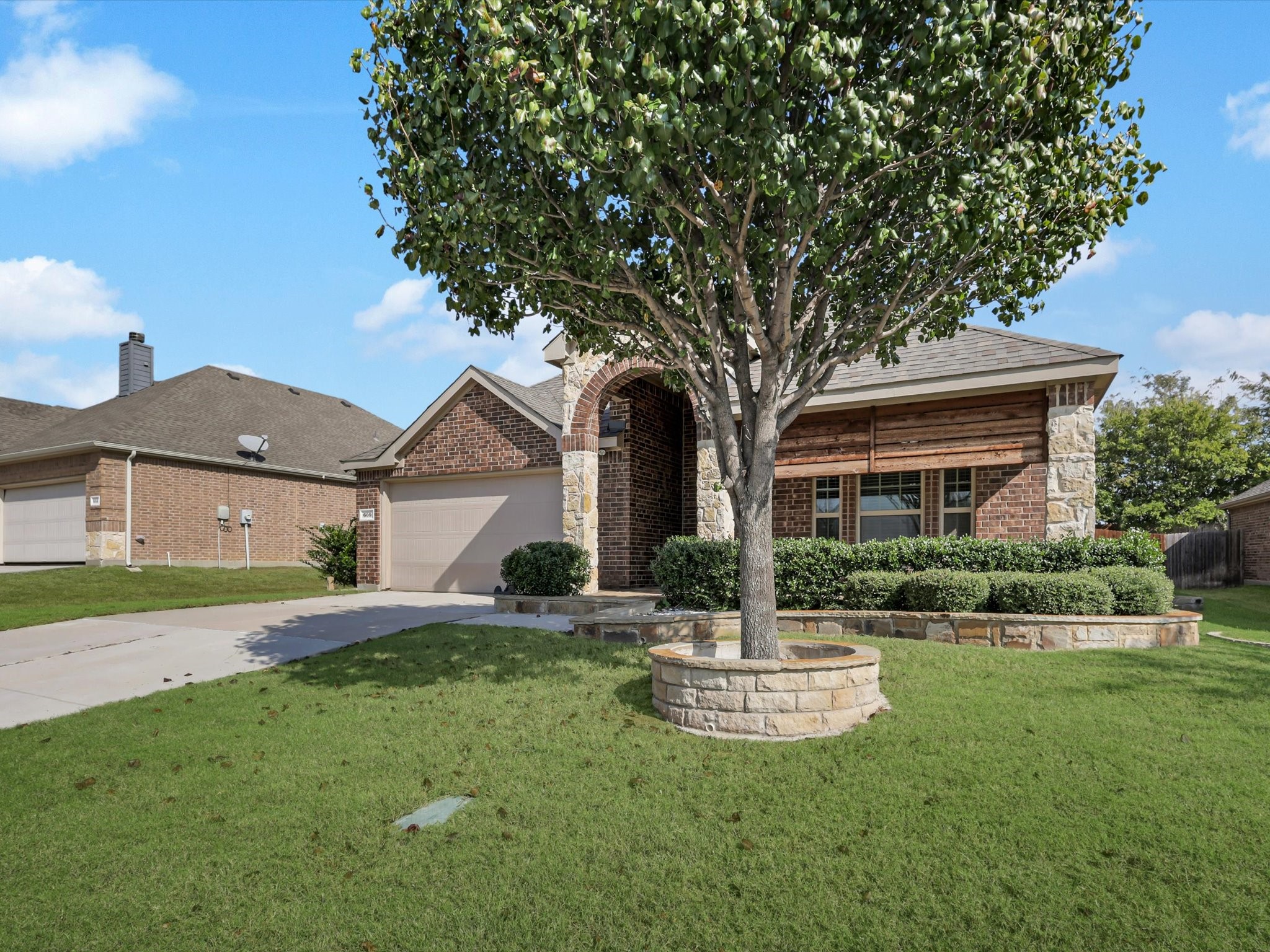 Residential Lease in Oak Point