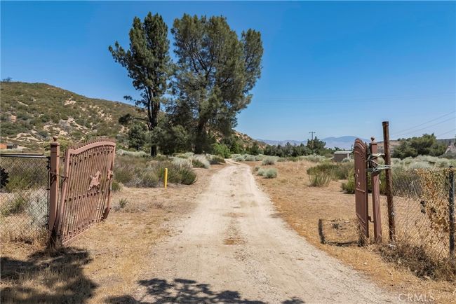 26865 Elizabeth Lake Rd, House other with 2 bedrooms, 2 bathrooms and 2 parking in Lake Hughes CA | Image 73