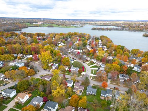 8124 Valleyview Dr, Ypsilanti, MI, 48197-8361 | Card Image