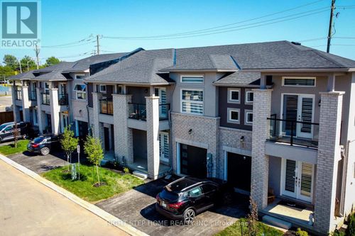 9 Mann Trail, Welland, ON, L3C0K2 | Card Image