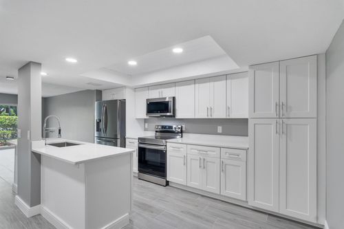 apt-3-1166 6th Ave, Vero Beach, FL, 32960-5977 | Card Image
