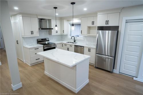 upper-91 Pinedale Dr, Kitchener, ON, N2E1K1 | Card Image