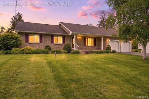 2482 Valley Lane Dr, Grand Blanc, MI, 48439-8149 | Card Image