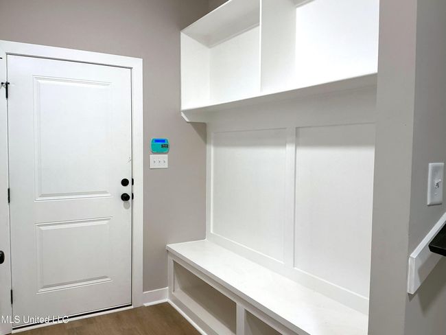 Garage Entry | Image 18