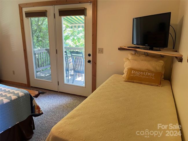 90 Twin Oaks Est, House other with 2 bedrooms, 3 bathrooms and null parking in Sylva NC | Image 21