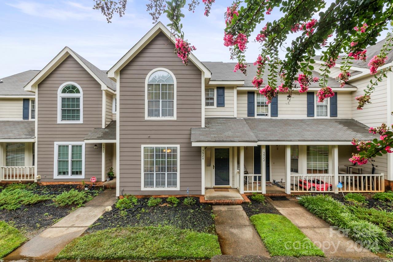 Amity Springs Dr, Charlotte, NC 28212
