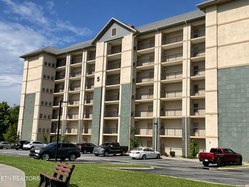 5402-124 Plaza Dr, Pigeon Forge, TN, 37863-4997 | Card Image