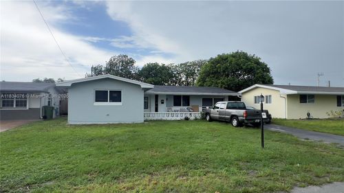 8860 10th St, Pembroke Pines, FL, 33024-4703 | Card Image