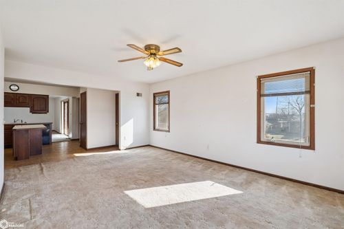 610 E Boone St, Marshalltown, IA, 50158-3047 | Card Image