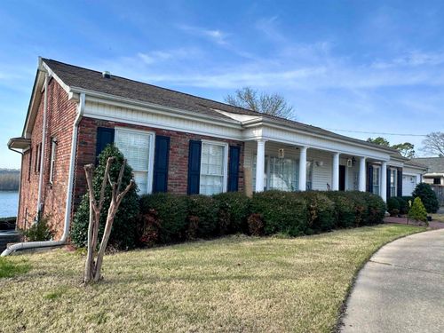 820 River Bluff Dr, Sheffield, AL, 35660-2557 | Card Image