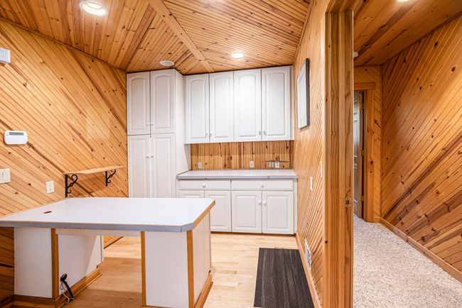 Foyer off garage | Image 12