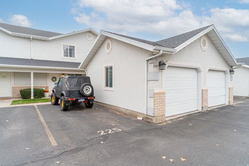 225 E 2300 N, North Ogden, UT, 84414-7258 | Card Image
