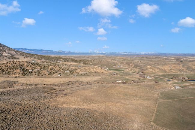 Mountain view with rural landscape | Image 18