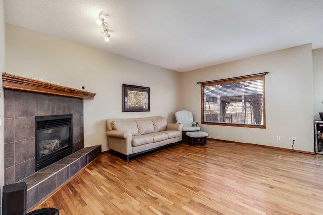 169 Brightonstone Landing Se, Home with 3 bedrooms, 2 bathrooms and 4 parking in Calgary AB | Image 3