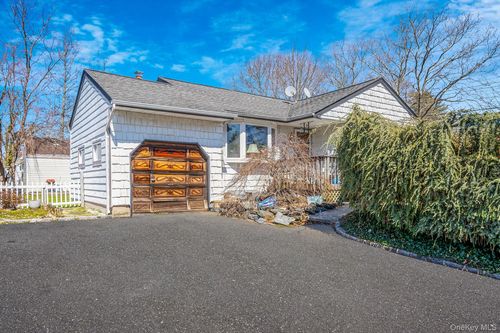 59 Tippin Dr, Huntingtn Sta, NY, 11746-2131 | Card Image