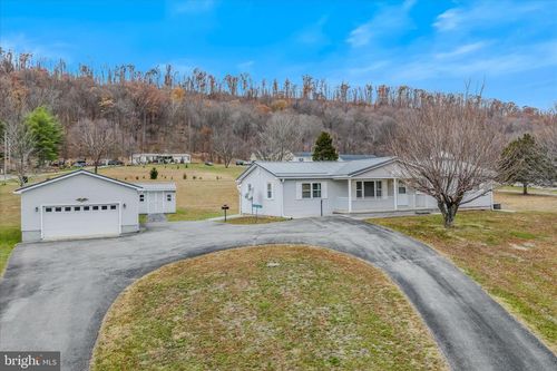 28 Gray Ridge Ln, Berkeley Springs, WV, 25411-6101 | Card Image