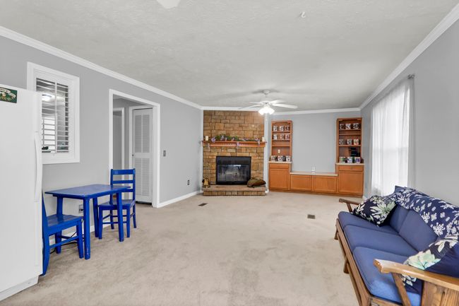 320 E Poplar | Image 19