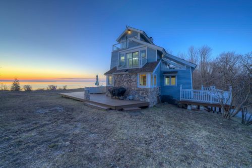4781 E Golfview Dr, Leland, MI, 49654-9725 | Card Image