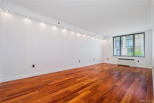 2d-10 City Pl, White Plains, NY, 10601-3338 | Card Image
