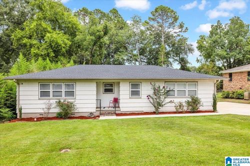 2033 30th Ave N, HUEYTOWN, AL, 35023-3151 | Card Image