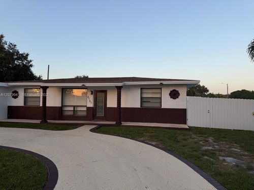3151 Sw 37th Ave, West Park, FL, 33023-5724 | Card Image