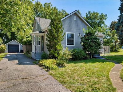 4841 N Victoria Ave, House other with 3 bedrooms, 3 bathrooms and 5 parking in Vineland Station ON | Image 1