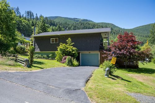 561 Macmillan Dr, Sayward, BC, V0P1R0 | Card Image