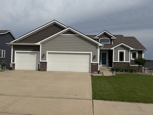 1245 Veterans Memorial Dr, Carlisle, IA, 50047-9215 | Card Image