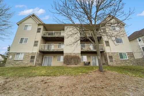 858 Amanda Ln, Pontiac, MI, 48340-1379 | Card Image