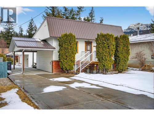 1221 11th St S, Golden, BC, V0A1H0 | Card Image