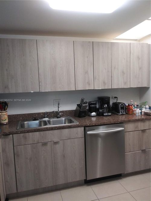 apt-310-4172 Inverrary Dr, Lauderhill, FL, 33319-4570 | Card Image