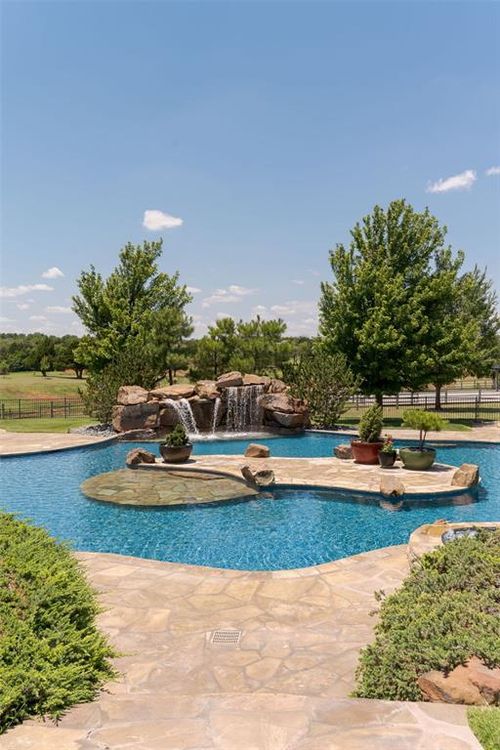 13135 Big Cedar Ln, Yukon, OK, 73099-8173 | Card Image