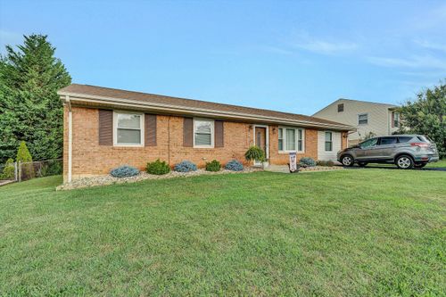 931 Ingleside Ln, Salem, VA, 24153-5634 | Card Image