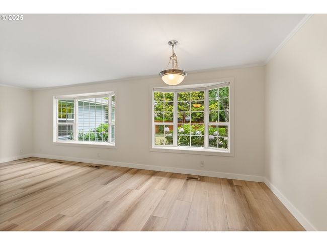 Dining Area | Image 12