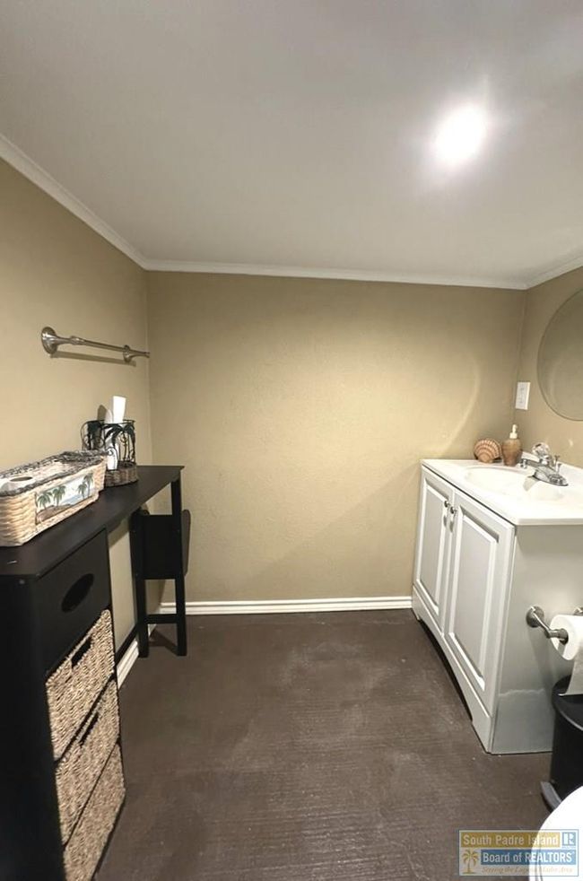 502 W Clam Cir, House other with 2 bedrooms, 3 bathrooms and null parking in Port Isabel TX | Image 55