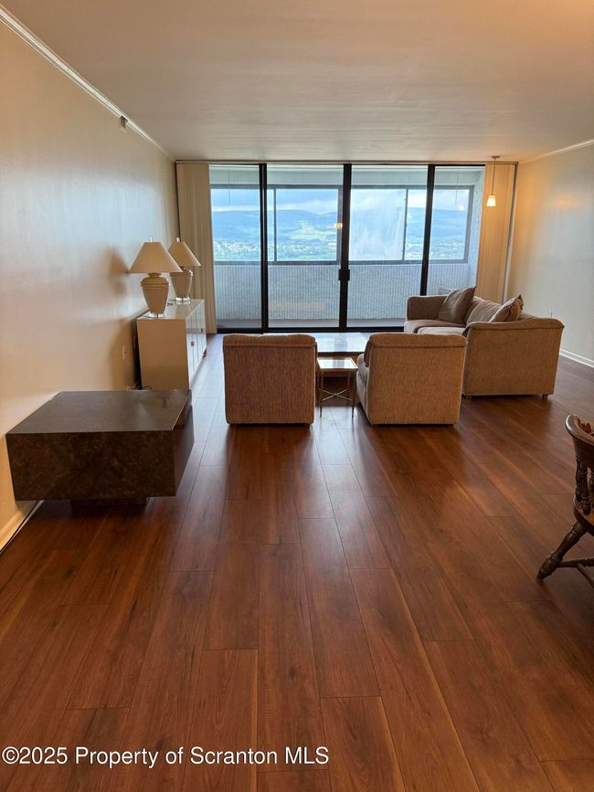 Living Room | Image 5