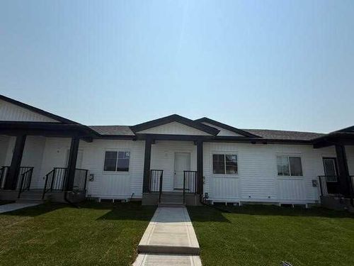 7 Gray Close, Sylvan Lake, AB, T4S0W4 | Card Image
