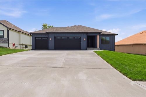 11717 E 231st St, Peculiar, MO, 64078-9619 | Card Image