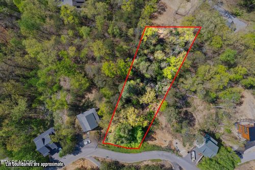 1727 Bluff Ridge Rd, Sevierville, TN, 37876-2682 | Card Image