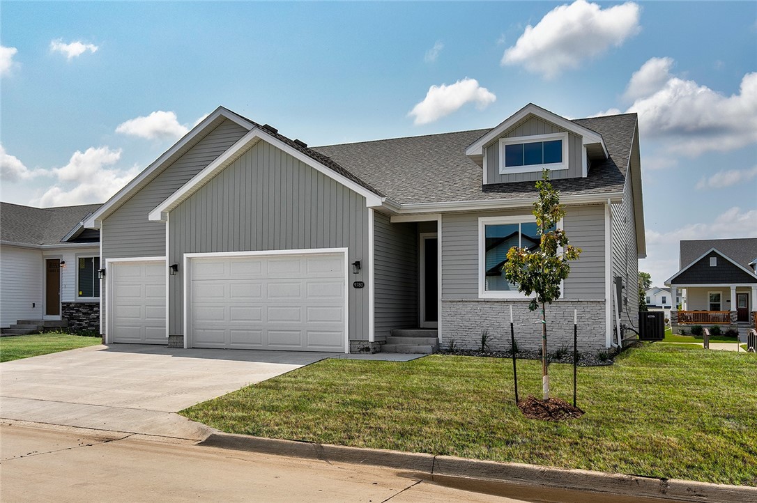 Thorton Dr, Johnston, IA 50131