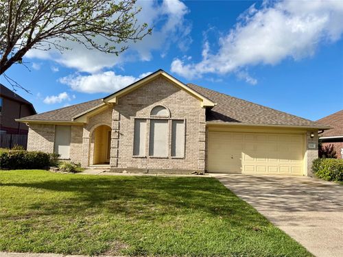 1214 28th Ave N, Texas City, TX, 77590-8179 | Card Image